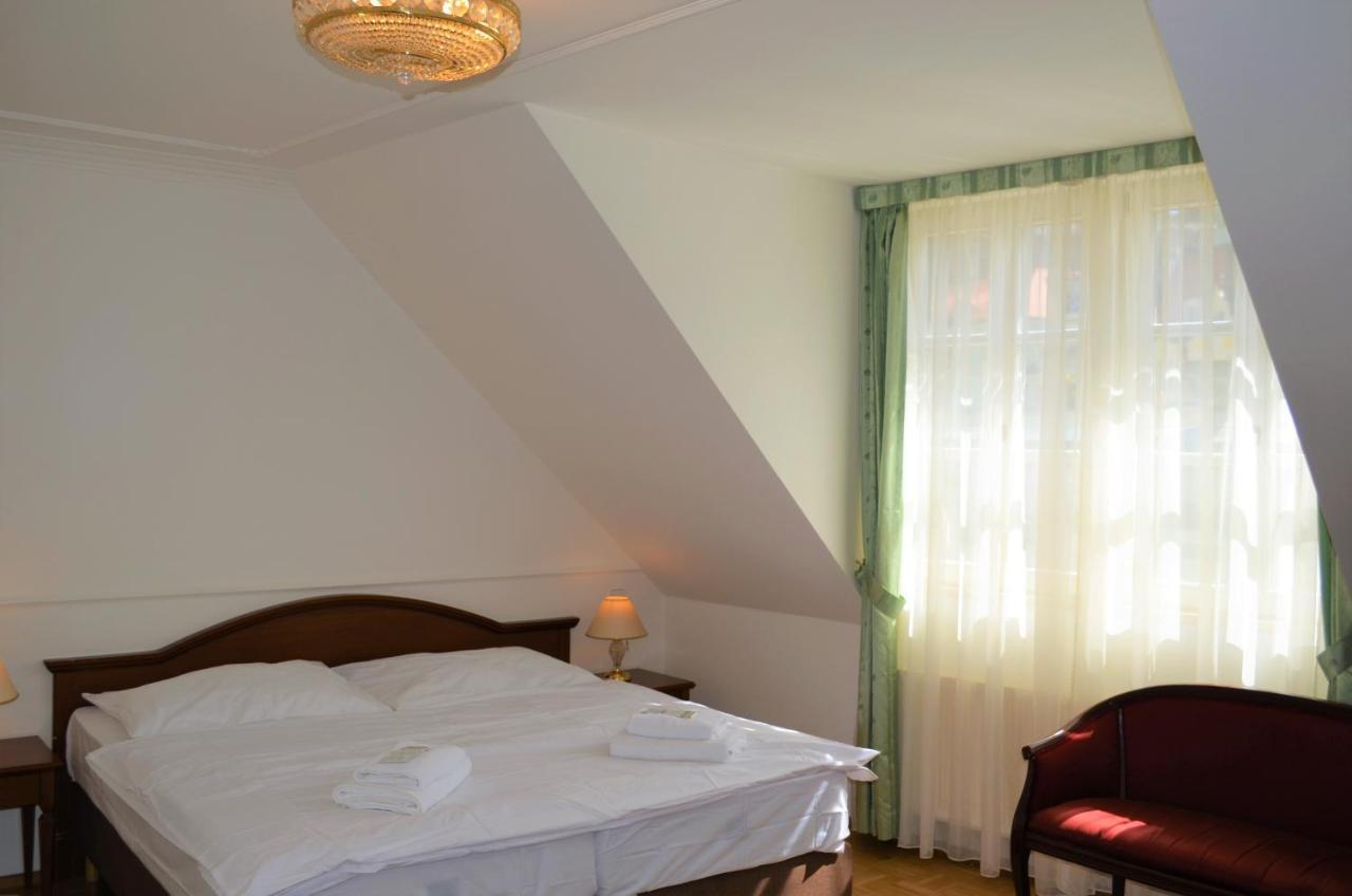 Hotel Renesance Krasna Kralovna Karlovy Vary Ngoại thất bức ảnh