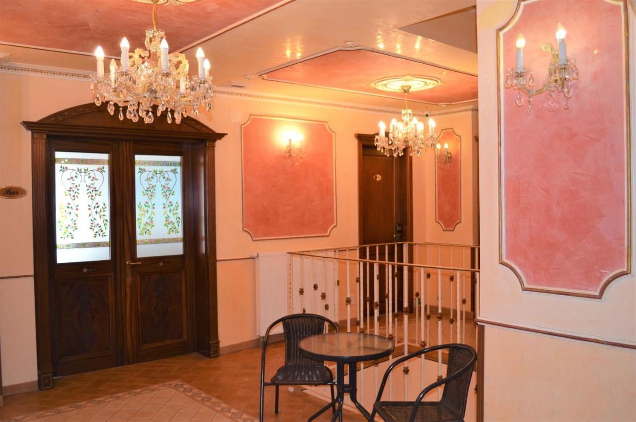 Hotel Renesance Krasna Kralovna Karlovy Vary Ngoại thất bức ảnh