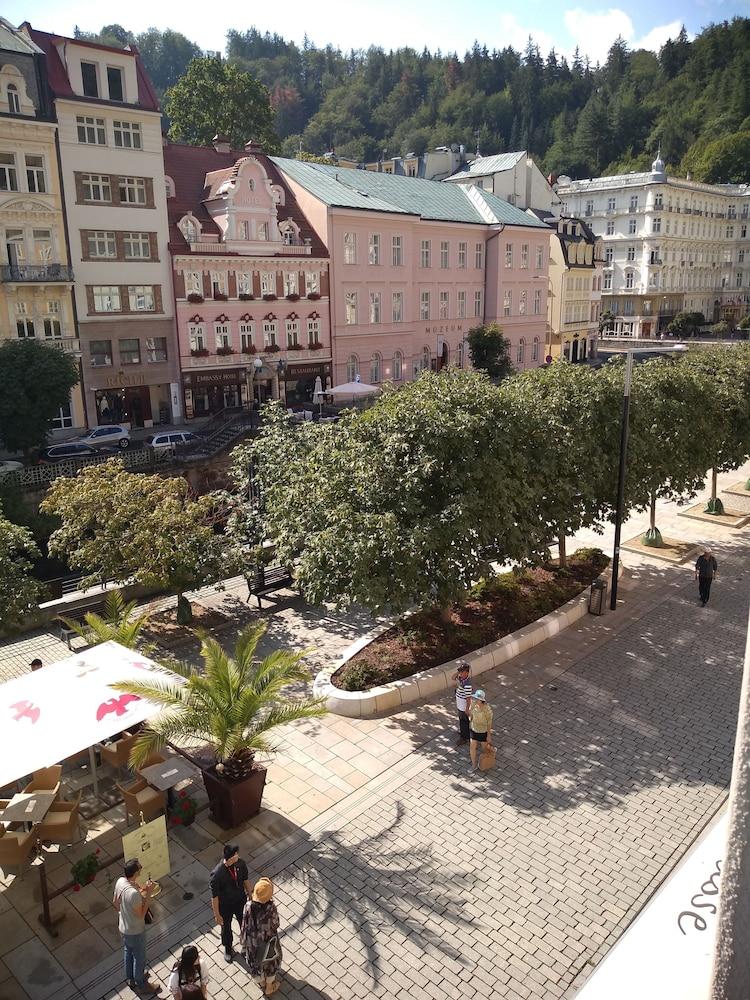 Hotel Renesance Krasna Kralovna Karlovy Vary Ngoại thất bức ảnh