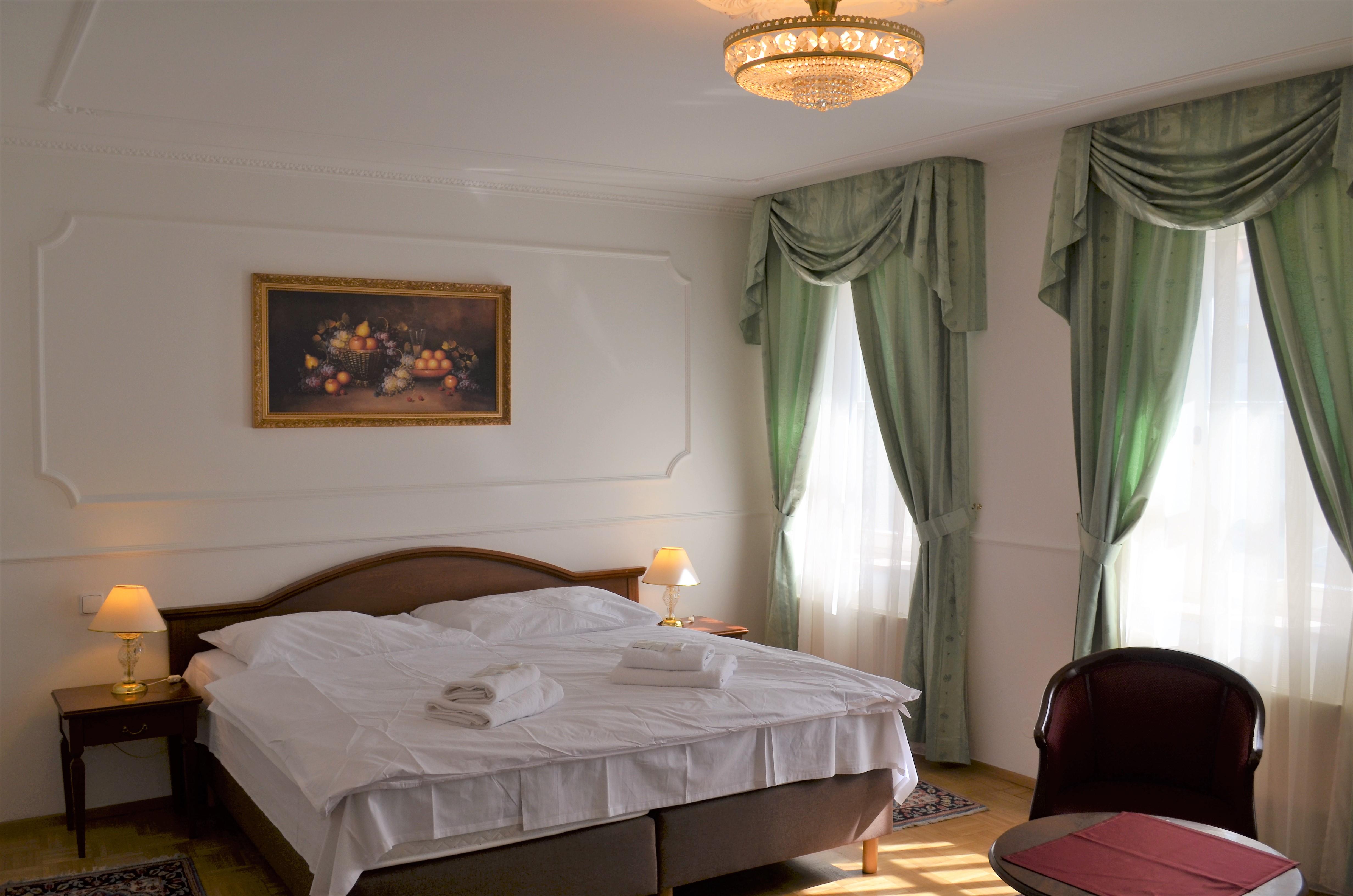 Hotel Renesance Krasna Kralovna Karlovy Vary Ngoại thất bức ảnh