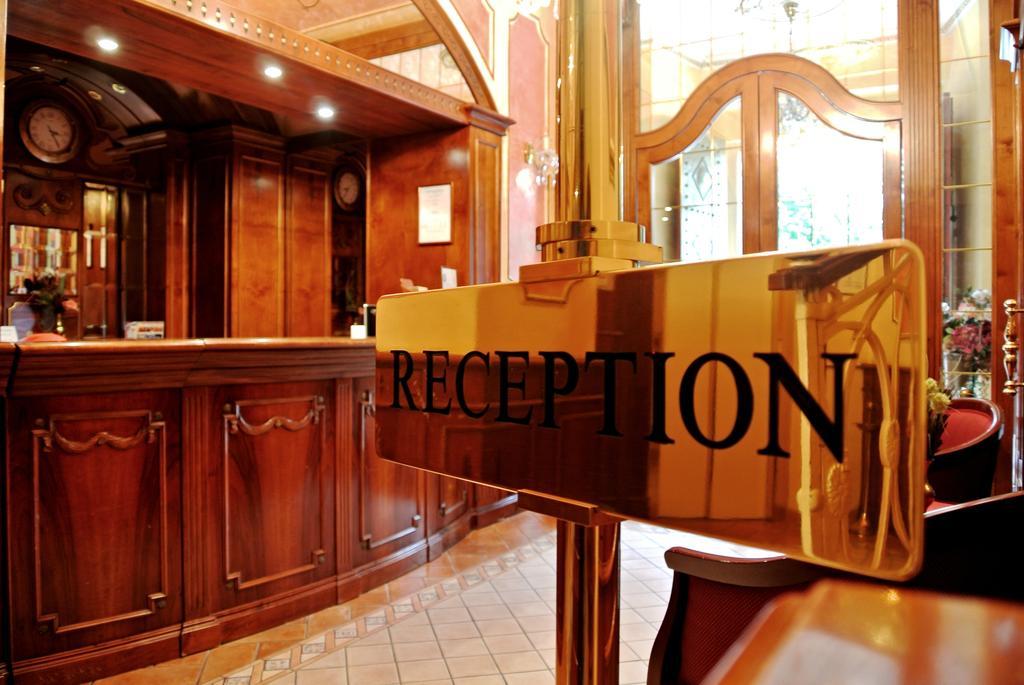 Hotel Renesance Krasna Kralovna Karlovy Vary Ngoại thất bức ảnh